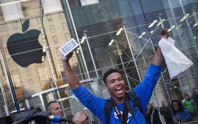 happy-iPhone-purchase-Reuters-