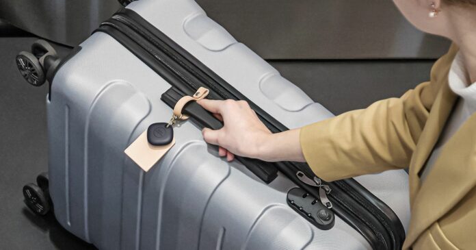 Galaxy_SmartTag_Use_case_visual_Luggage_2P_JPG